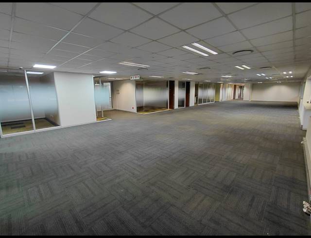 1,960M² OFFICE TO LET IN WOODMEAD